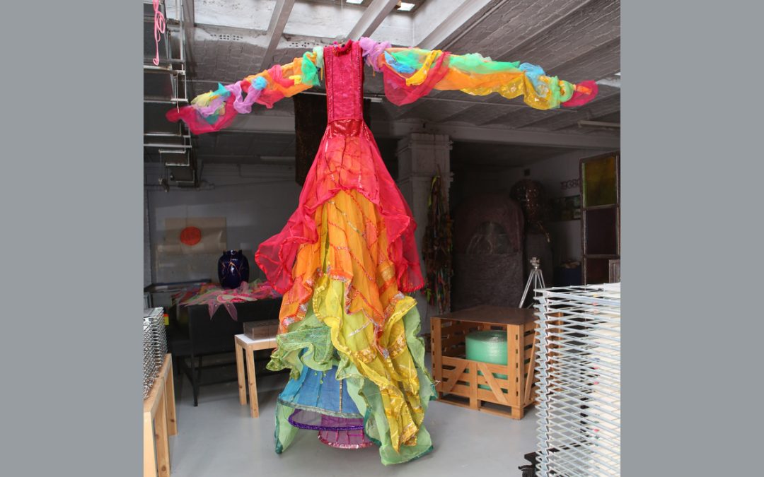 DOMENIKA KAESDORF/les 7 robes de l’Arc-en-Ciel
