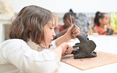 Petits mutants : atelier de modelage pour enfants et adolescents