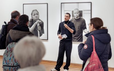 Visite guidée des expositions « La photographie en toutes lettres » et « Camille Vivier »